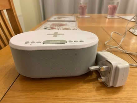Photo of free bedside clock radio with wireless charger for phones (Shelton SY3) #2