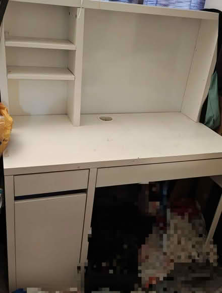 Photo of free White desk (Altadena) #1
