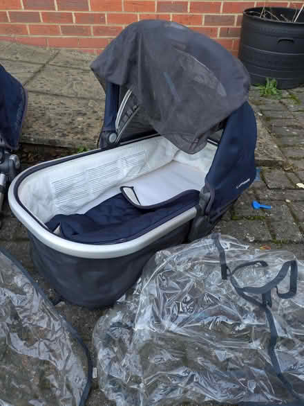 Photo of free Uppababy Vista 2015 Carrycot and Seat and basket (Chalfont St Peter SL9) #3