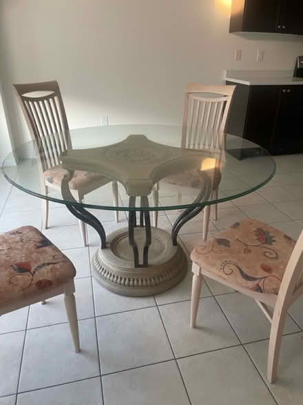 Photo of free Round Glass top kitchen table (Kennedy/16th in Markham) #1