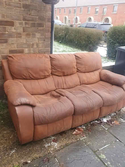 Photo of free Sofa (Hemel Hempstead HP2) #2
