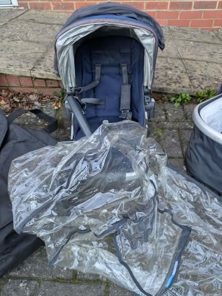 Photo of free Uppababy Vista 2015 Carrycot and Seat and basket (Chalfont St Peter SL9) #2