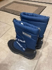 Photo of free Snow Boots Women Size 7 #1