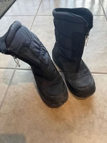 Photo of free Snow boots (Women's Size 5-6M) #1