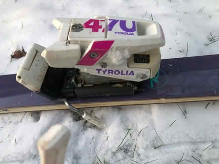 Photo of free Rossignol 160cm downhill skis (Browns Line/Lakeshore) #4