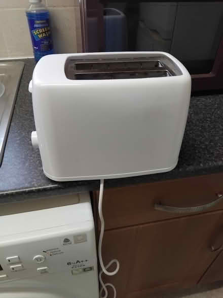 Photo of free White toaster (Lowedges. S8) #2