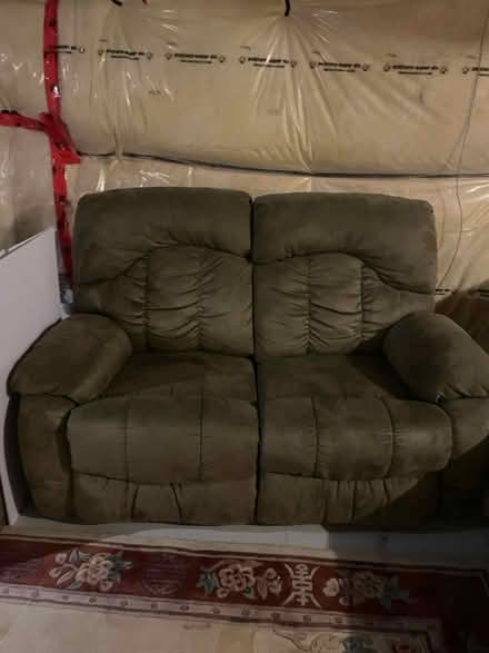 Photo of free Reclining sofa set (Kennedy/16th in Markham) #2