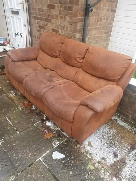 Photo of free Sofa (Hemel Hempstead HP2) #3