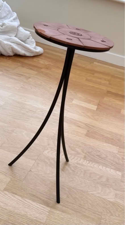 Photo of free Three legged table with terracotta top(has slight chip) (Morley Green SK9) #2