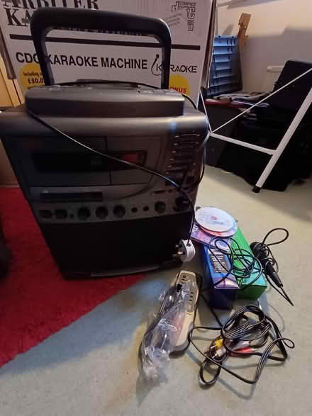 Photo of free CDG Karaoke Machine (Bilton CV22) #2