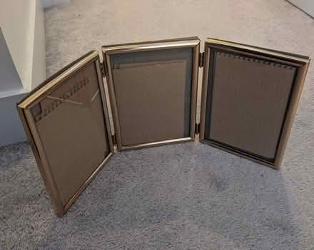 Photo of free Tri-fold vintage picture frame (Sixth Line x Dundas) #1