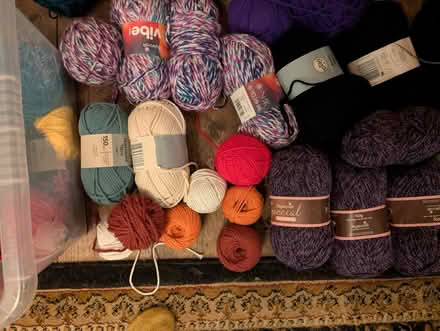 Photo of free Assorted acrylic yarn (Pilling PR3) #4