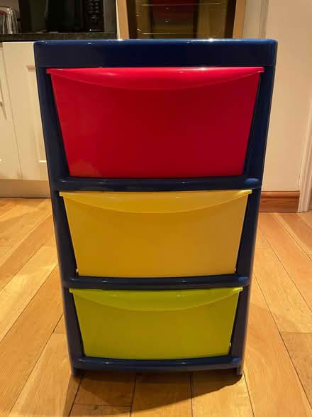 Photo of free Set of drawers ideal for children’s toys (Shelton SY3) #2