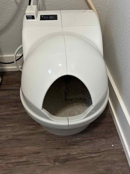 Photo of free Cat Genie Self Flushing Catbox (Soquel) #1