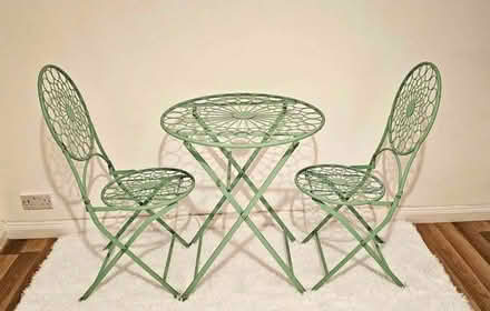 Photo of metale bistro table and 2 chairs (ME10) #1