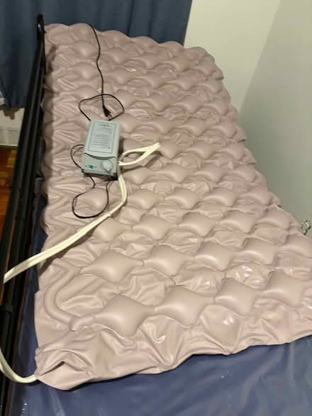 Photo of free Electric pressure air mattress (Hartsdale) #1