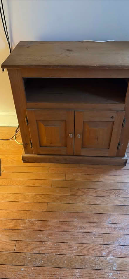 Photo of free Tv stand (Hartsdale) #1