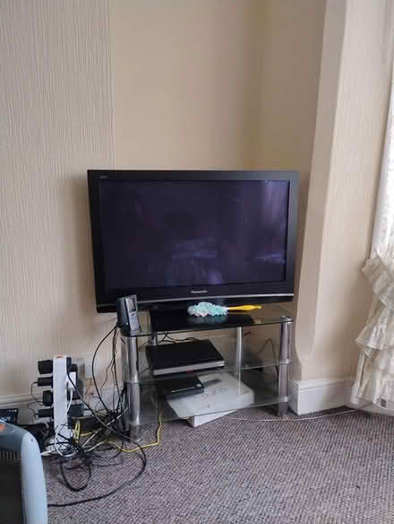Photo of free Pansonic 32 inch television ,stand (Bedfotd mk42) #1