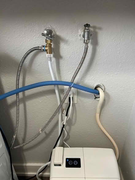 Photo of free Cat Genie Self Flushing Catbox (Soquel) #3