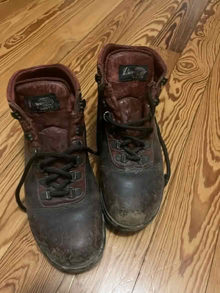 Photo of free Woman’s Vasque Sundowner boots (Tenleytown) #1
