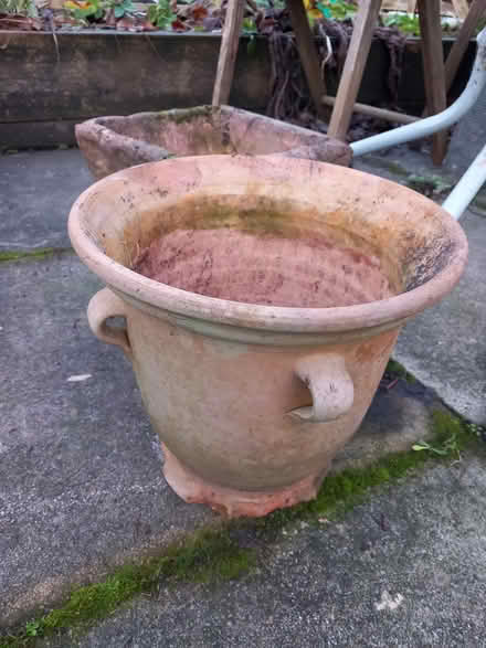 Photo of free terracotta planter (Bare LA4) #1
