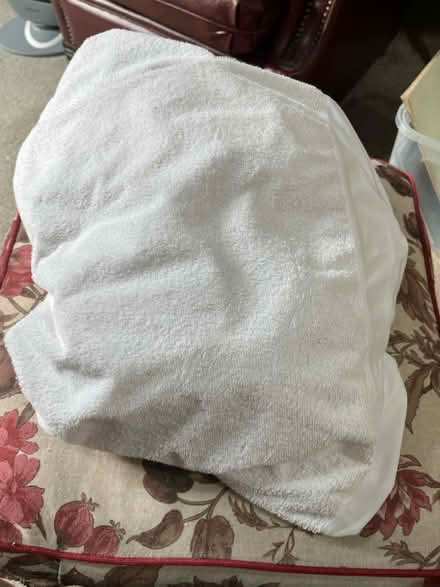 Photo of free Waterproof mattress protector (Oadby LE2 5AS) #1