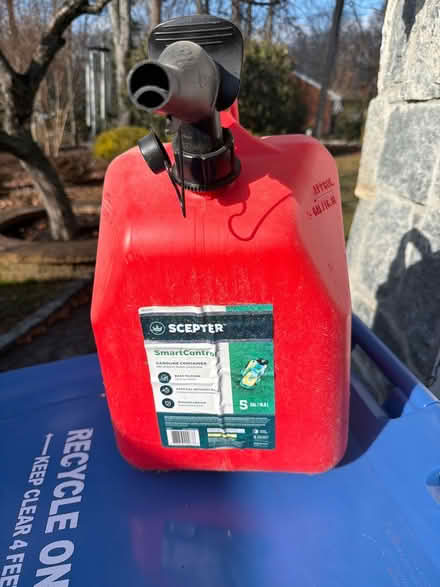 Photo of free 5 gal gas can (Matawan NJ) #1