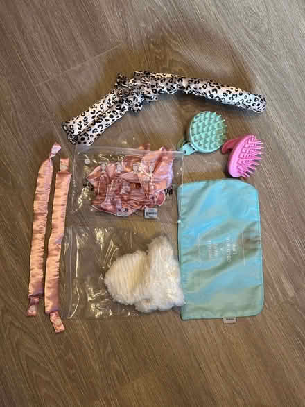 Photo of free various hair items (Ravenscourt Park W6) #1