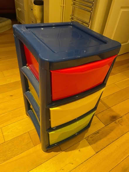 Photo of free Set of drawers ideal for children’s toys (Shelton SY3) #1