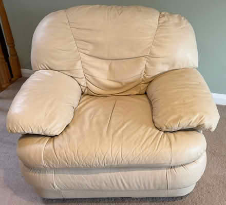 Photo of free Faux-Leather Arm Chair (Wilstone HP23) #1