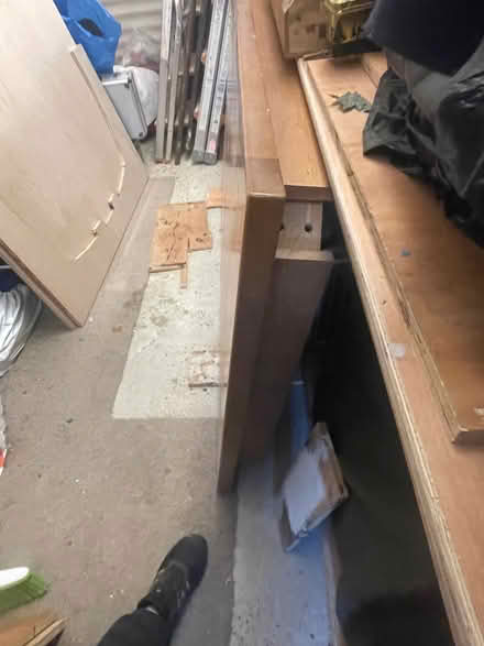 Photo of free Oak Kitchen table 1800 x 900 which extends to 2.2m approx. (North Cheam KT4) #3