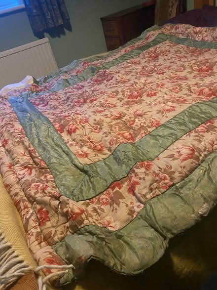 Photo of free Vintage eiderdown (Cashes Green, Stroud.) #3