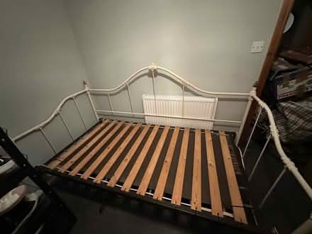 Photo of free Single metal day bed (Lu7 9qd) #3