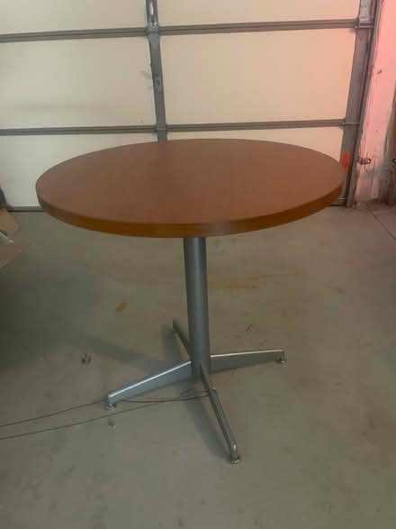 Photo of free Round office guest table (Kennedy/16th in Markham) #1