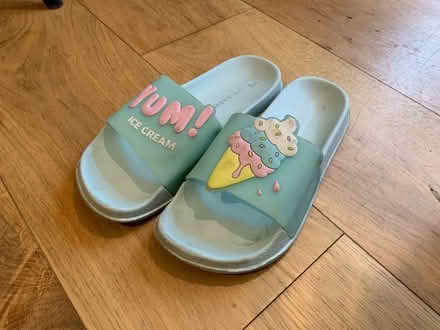 Photo of free Girls sliders, size 2 (TW12 (Hampton)) #1