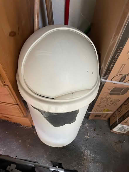 Photo of free Cream kitchen bin (Illingworth. HX2) #1