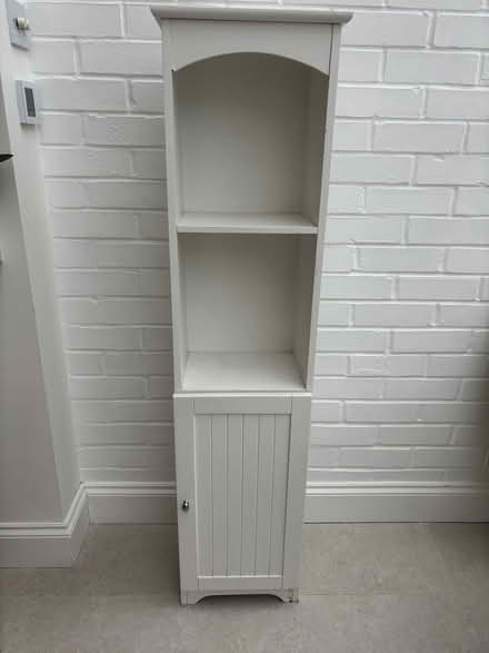 Photo of free White freestanding bathroom cupboard/shelf unit (St Albans AL3) #1