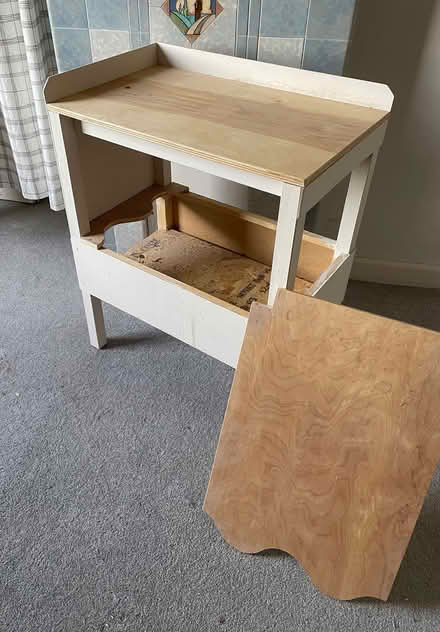 Photo of free Unusual (bedside) table (CO7 Wivenhoe) #3