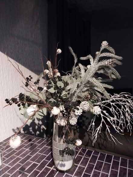 Photo of free Dried Flowers and vase (stockport SK7) #1