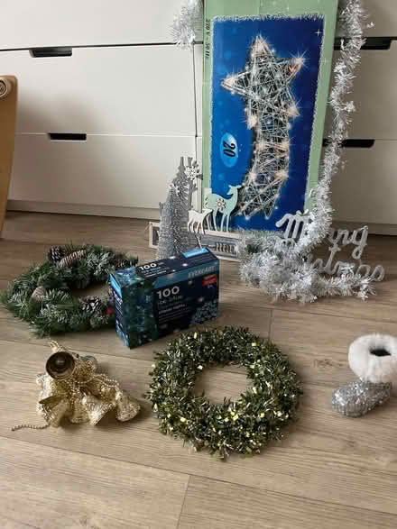 Photo of free Christmas decorations (Clevedon BS21 near Aldi.) #1