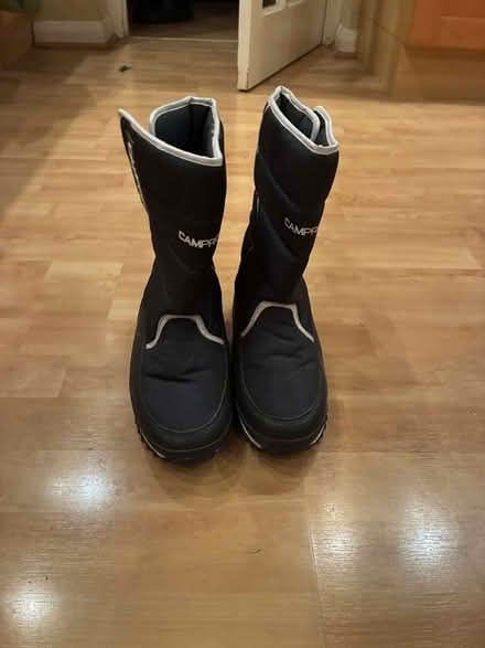 Photo of free Snow Boots Size 5 (Woosehill RG41) #1