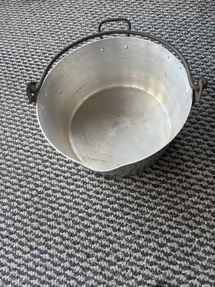Photo of free Large Saucepan with handle (Kidderminster DY10) #4