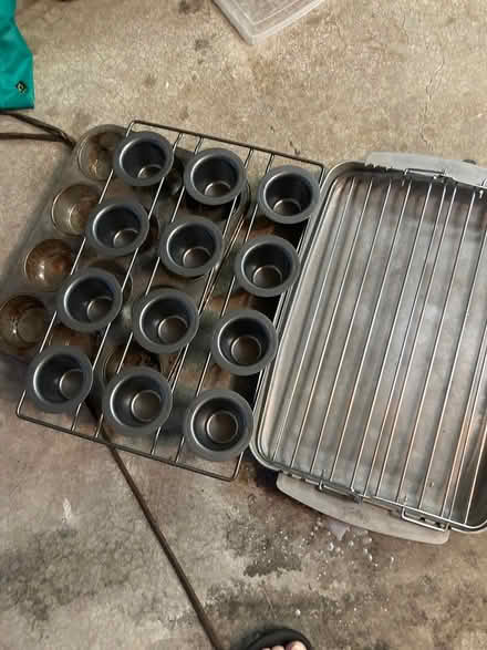 Photo of free Muffin pan and baking (Foothill Boulevard Cupertino) #1