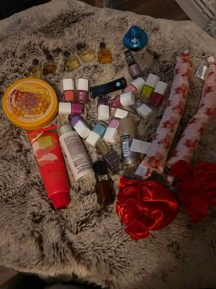 Photo of free Random beauty bits (Dorking) #1