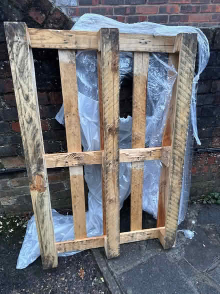 Photo of free Crate (Billericay CM12 Queens Park) #1