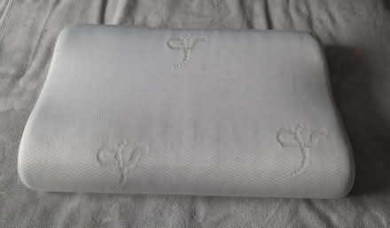 Photo of free Contour memory foam pillow with gel layer (Chatteris PE16) #2