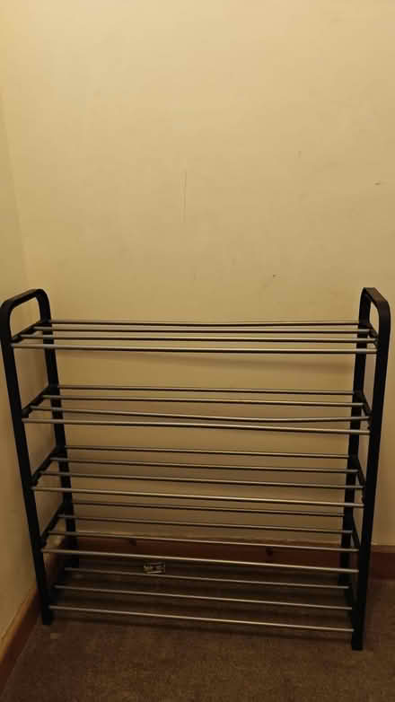 Photo of free Shoe rack (UB34NZ) #1