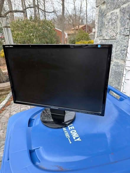 Photo of free Samsung 24” monitor (Matawan NJ) #1