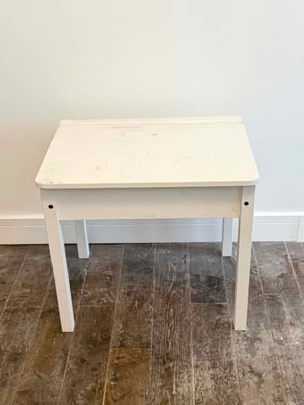 Photo of free child's desk. (Ealing TW8) #1