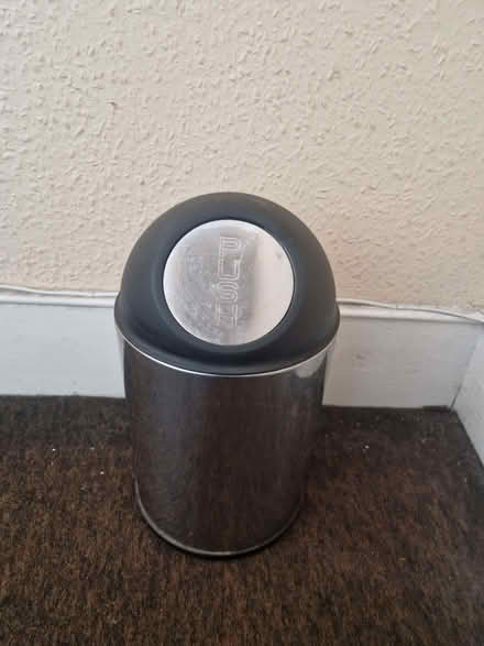 Photo of free Small rubbish bin (Newington Green N1) #1